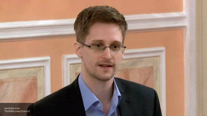 Эдвард Сноуден выпустит мемуары в День Конституции США