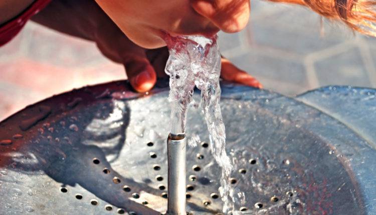 Долой пластик: в Алматы появился питьевой фонтан