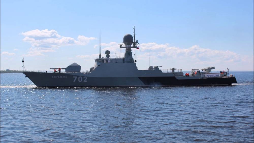 Российские военные корабли прибыли в Азербайджан