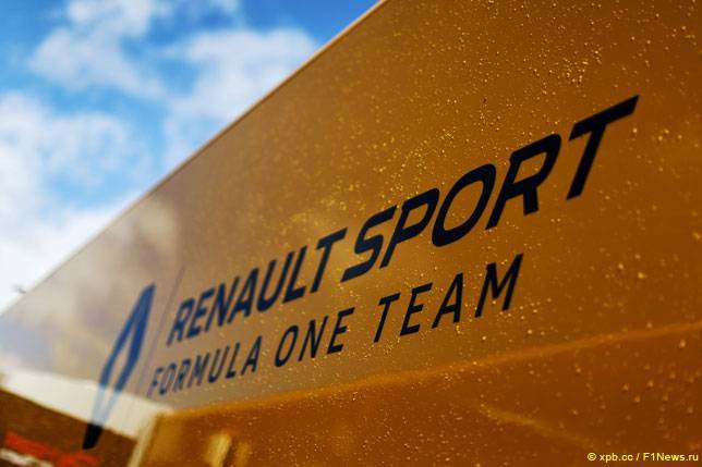 Дорожная авария не повлияла на подготовку Renault - все новости Формулы 1 2019
