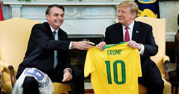 Президент Бразилии пошутил про&nbsp;влюбленность в&nbsp;Трампа | PolitNews
