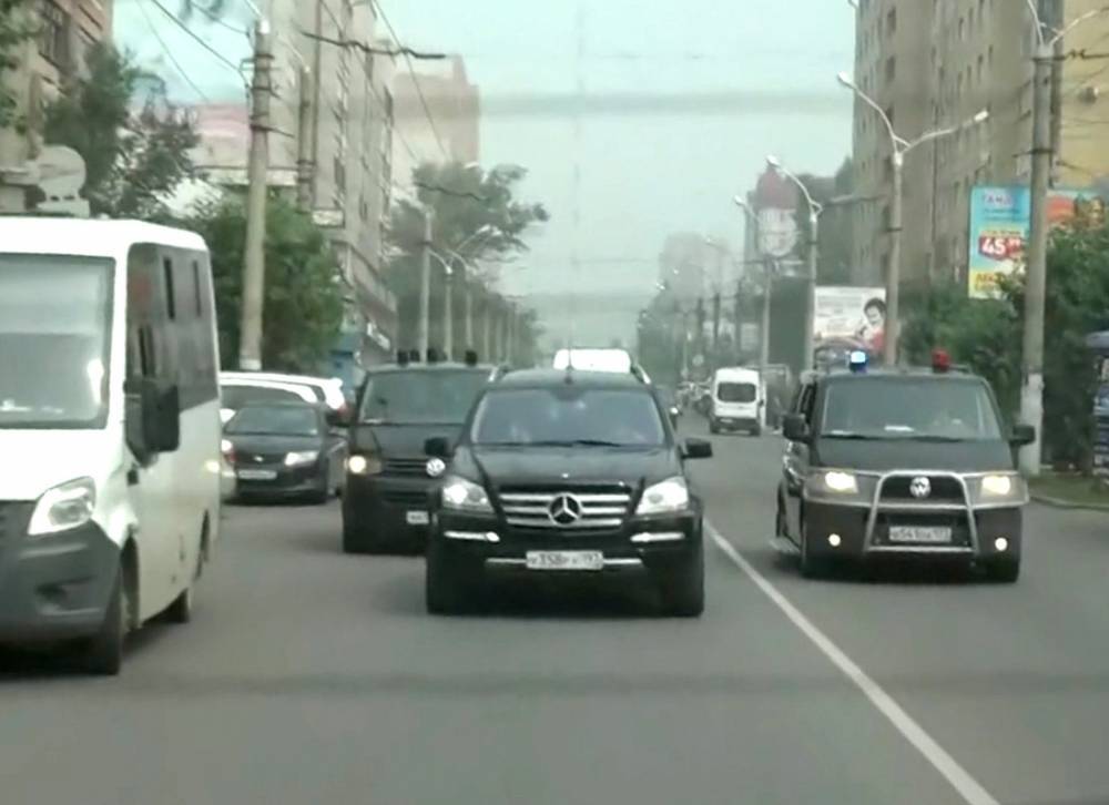 Дмитрий Медведев проехался по Чите за рулём чёрного «Мерседеса»