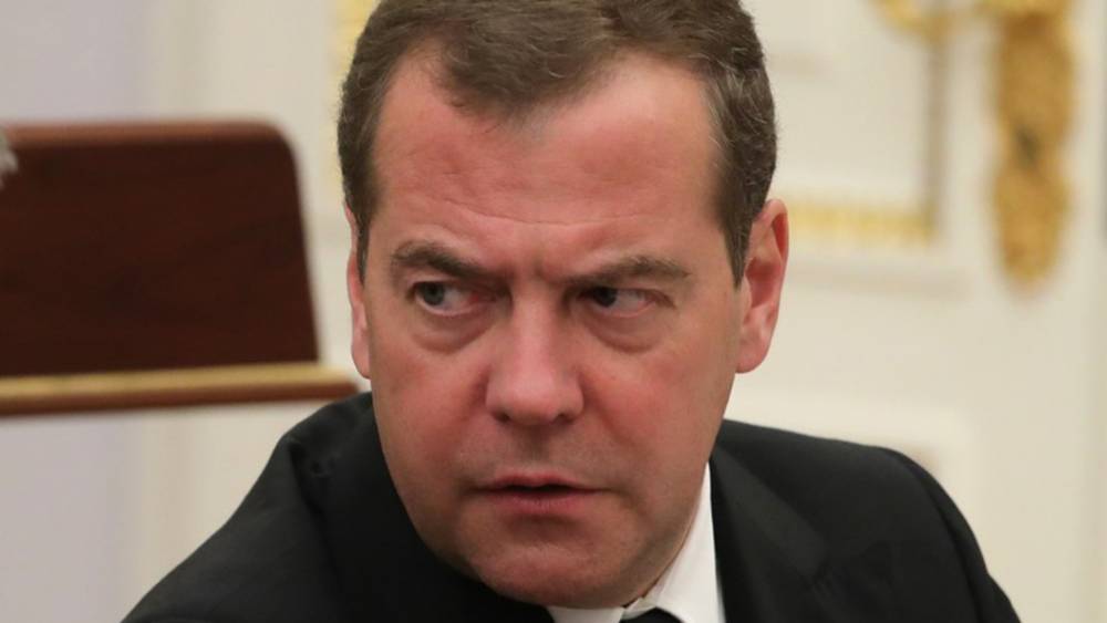 В Токио пригрозили "надлежащим образом" ответить Медведеву, прибывшему на Итуруп
