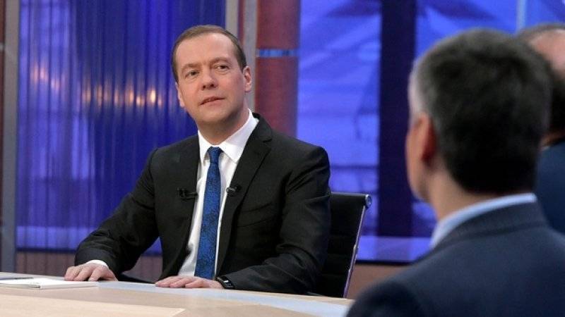 МИД Японии назвал визит Медведева на Итуруп прискорбным