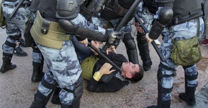 МВД отказалось платить сверхурочные полицейским, разогнавшим митинг в Москве