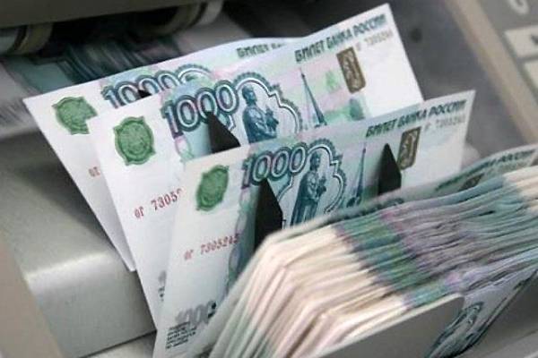 Жители России выплатили свыше 44 млрд рублей долгов ради выезда за границу