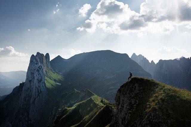 В горах Таджикистана погиб российский альпинист
