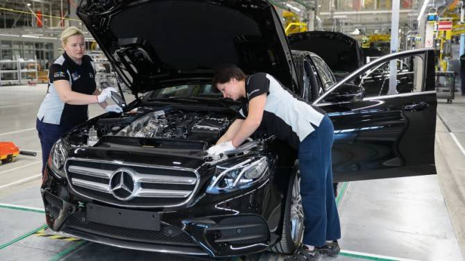 Российский завод Mercedes-Benz в сентябре перейдет на двухсменный режим работы