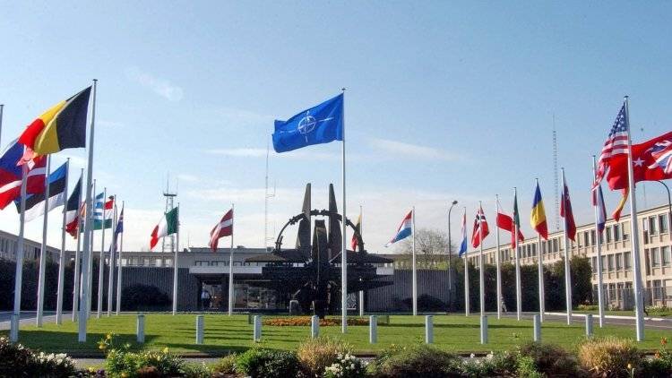 НАТО не будет размещать новые наземные ядерные ракеты в Европе после распада ДРСМД