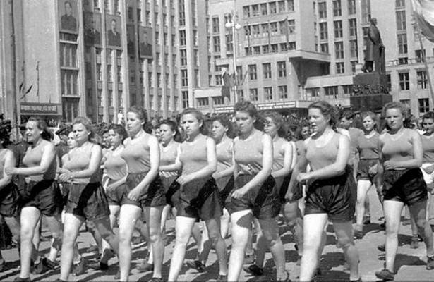 Почему по Красной площади 1920-х ходили нудисты | Русская семерка