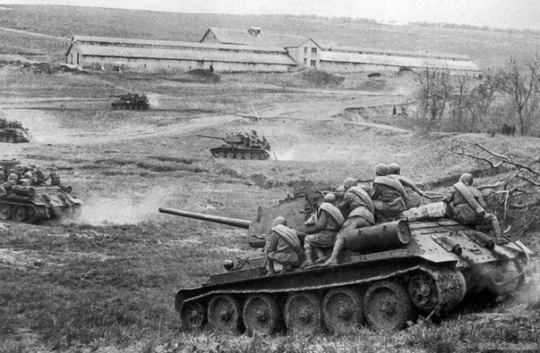 Почему Гитлер хотел заключить мир с СССР после победы в Курской битве | Русская семерка