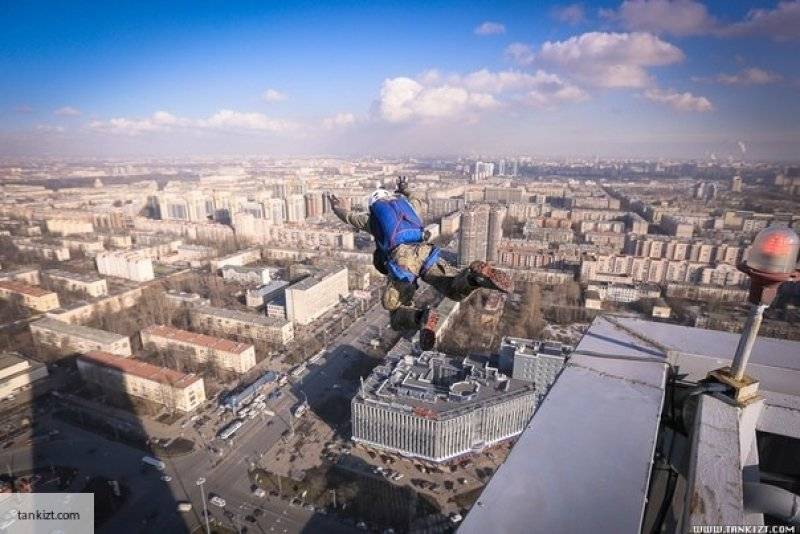 Российские ученые патентуют парашют, который позволит спасать людей при пожарах в высотках