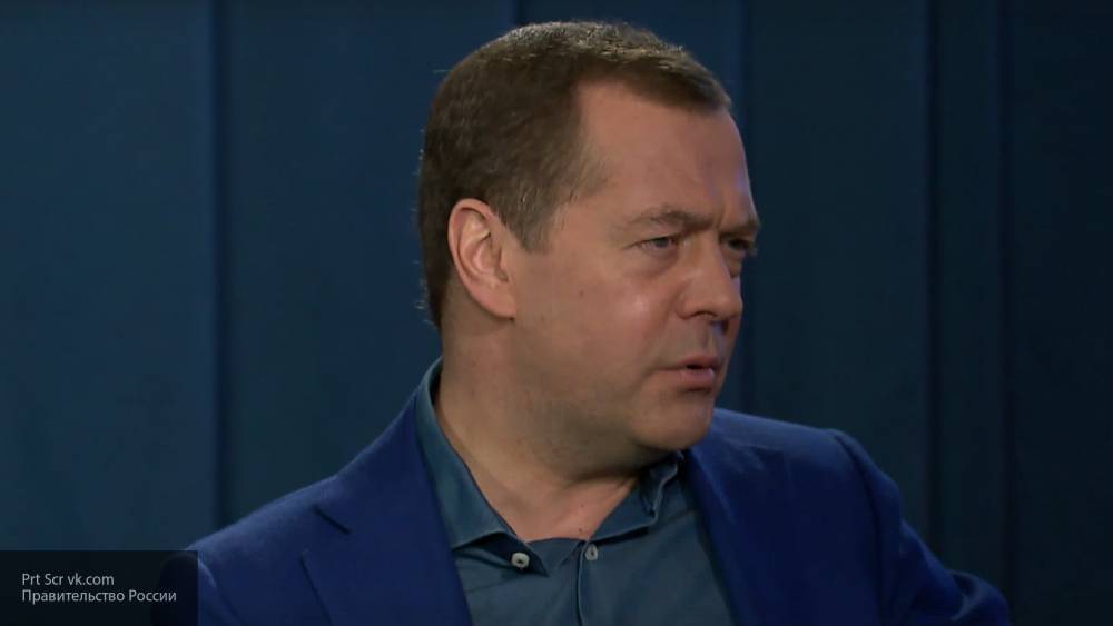 Медведев призвал решить «доставшую» проблему недобросовестных подрядчиков