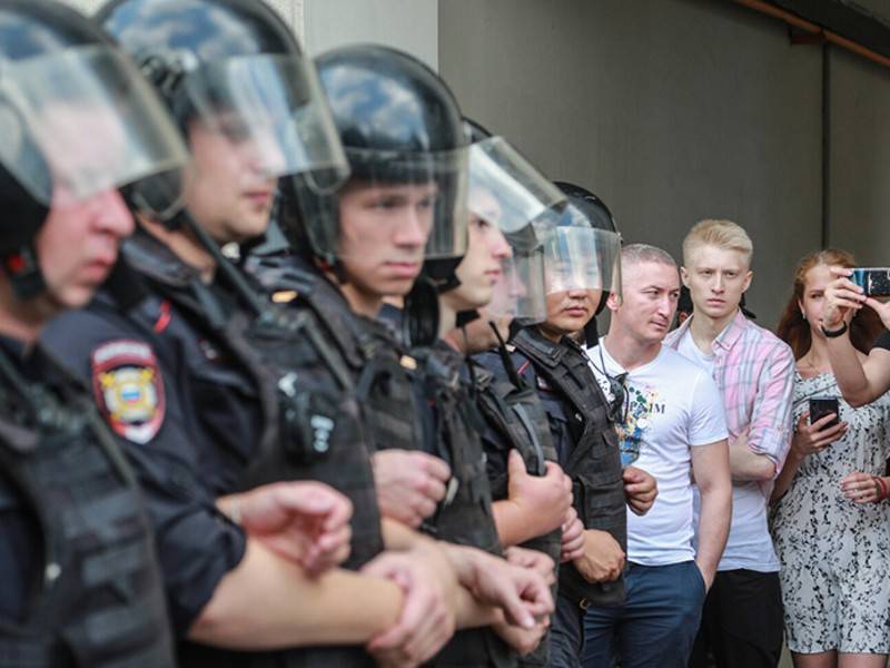 Участник массовых беспорядков в Москве принёс на акцию молоток и нож