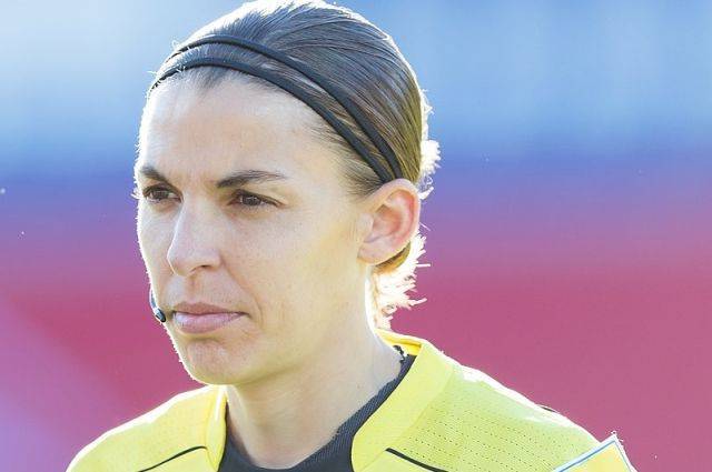 На матче за Суперкубок УЕФА впервые будет работать женская бригада арбитров