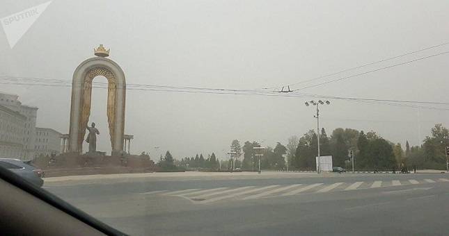 Душанбе окутает пыльная буря