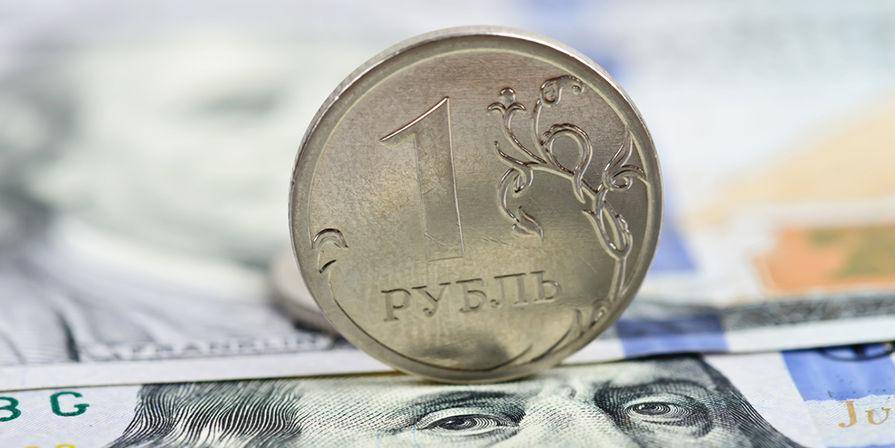 Доллар и евро взлетели на сообщениях о новых санкциях США против России