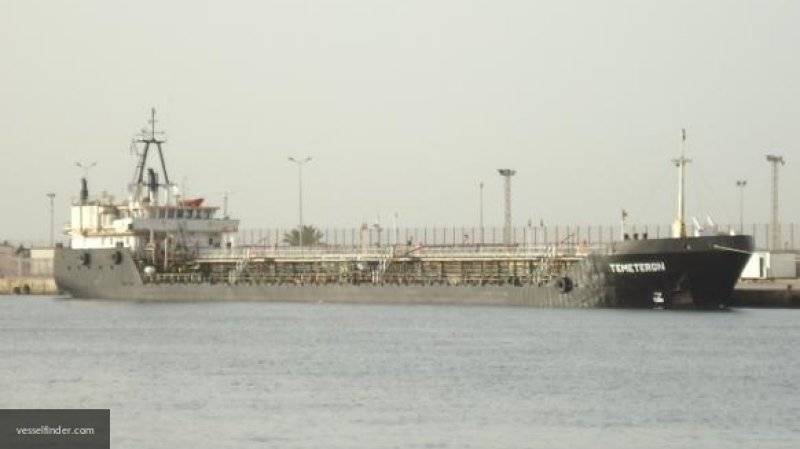 Российских моряков с танкера "Теметерон" досрочно освободили в Ливии