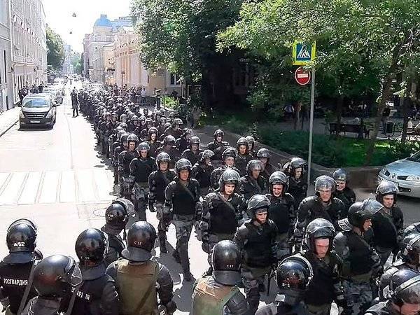 Суд арестовал обвиняемого по делу о массовых беспорядках в Москве 27 июля