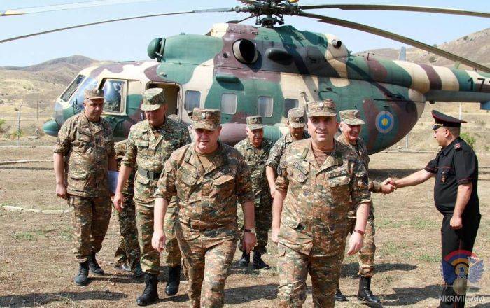 Начальник Генштаба ВС Армении ознакомился с оперативной ситуацией в Карабахе
