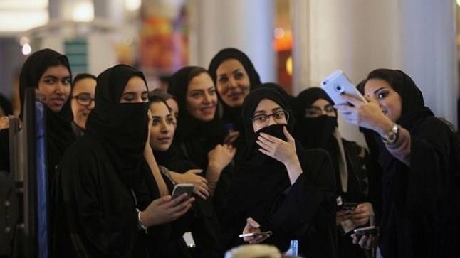 В Саудовской Аравии женщинам разрешили самостоятельно получать паспорт и выезжать за границу