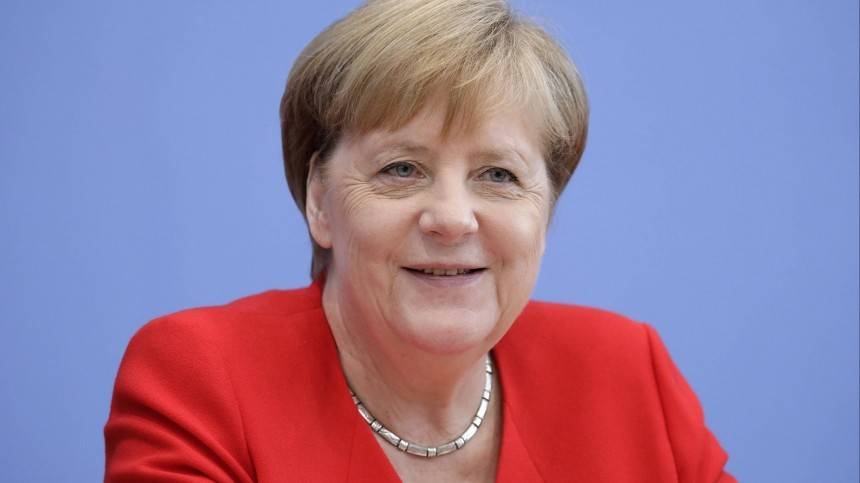 Ангела Меркель - Джей Ло - Фото: Меркель вышла в свет в наряде 23-летней давности - 5-tv.ru - Германия