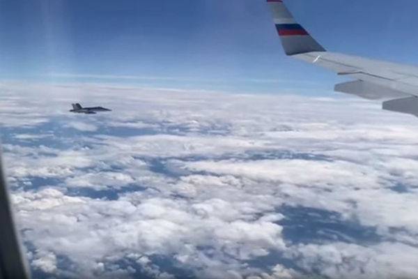 Истребители ВВС Швейцарии сопроводили самолет помощников Путина