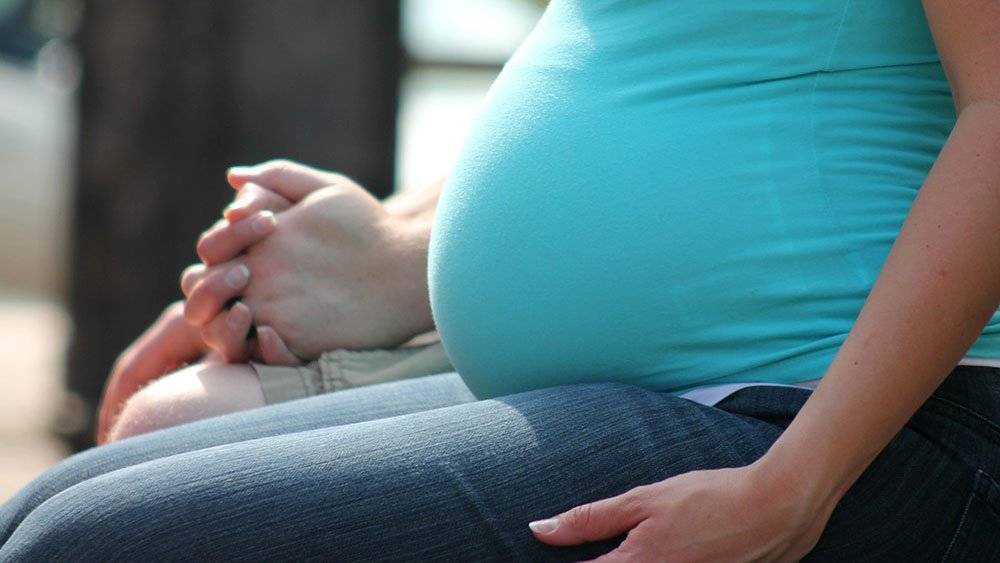 В Петербурге сотрудники ГИБДД доставили в роддом беременную женщину