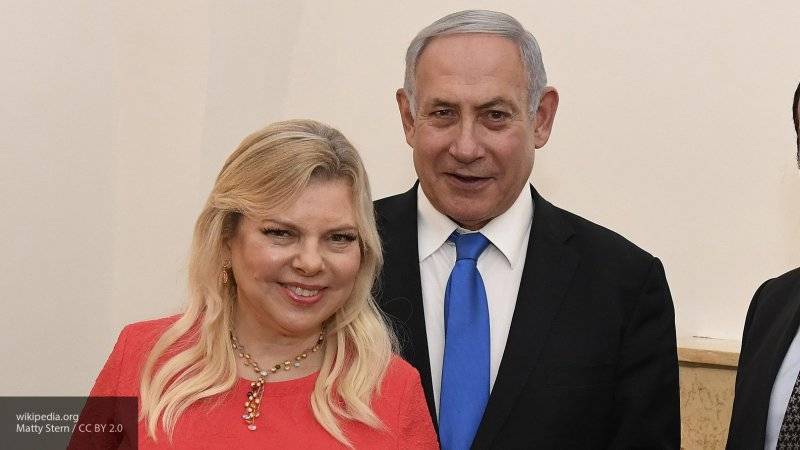 Политолог связал отказ жены Нетаньяху с бесцеремонным поведением Израиля