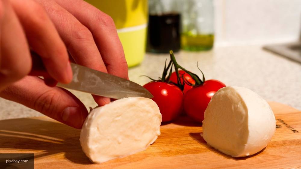 «Общественный контроль» сообщил, как изготовители подделывают сыр