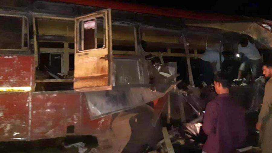 Не менее 13 человек погибли в ДТП с автобусом в Индии
