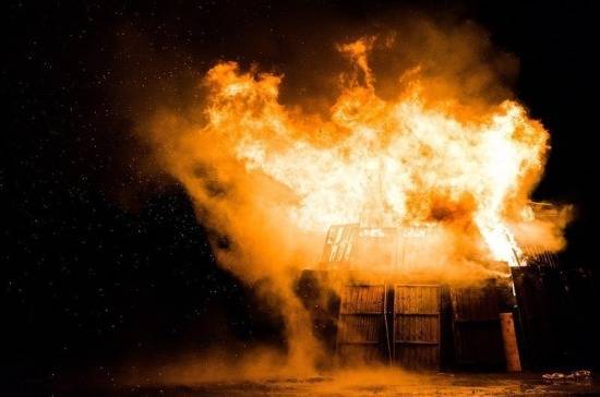 СМИ: в Балашихе загорелся завод по производству синтетических смол