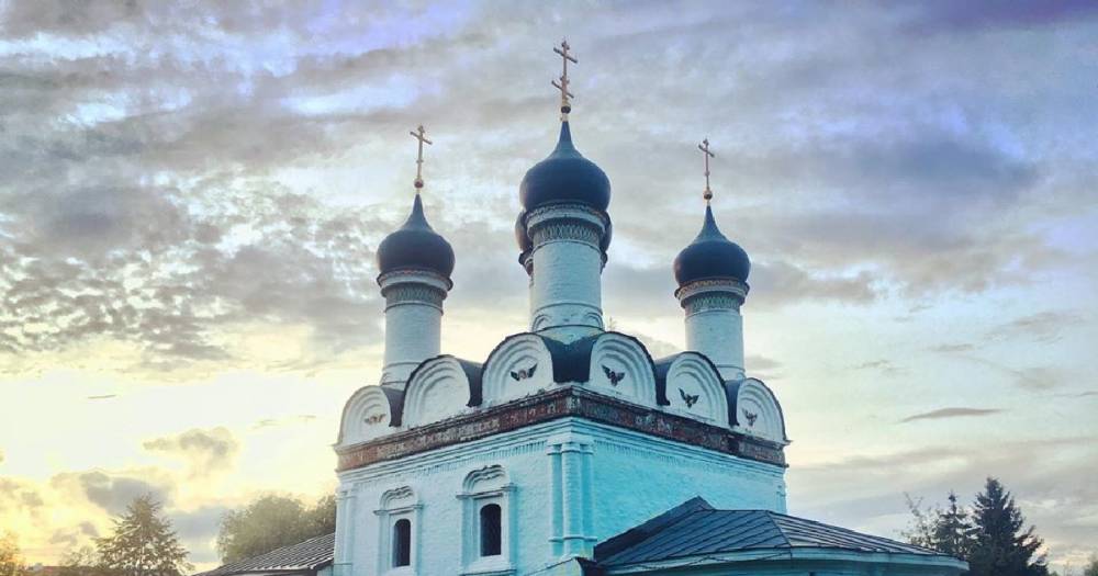 Из храма в Москве похитили иконы и ящик с пожертвованиями.