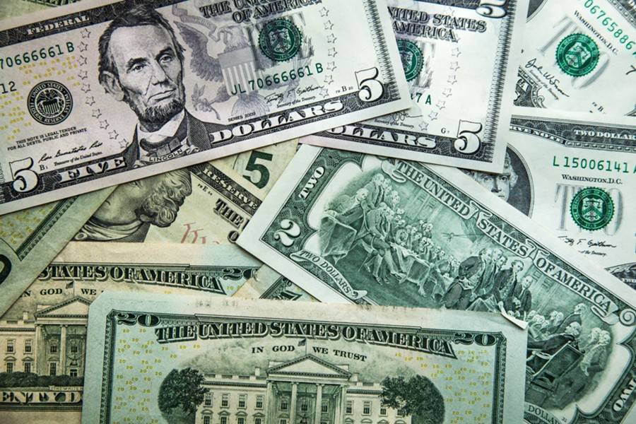 Курс доллара впервые за полгода поднялся выше 67 рублей