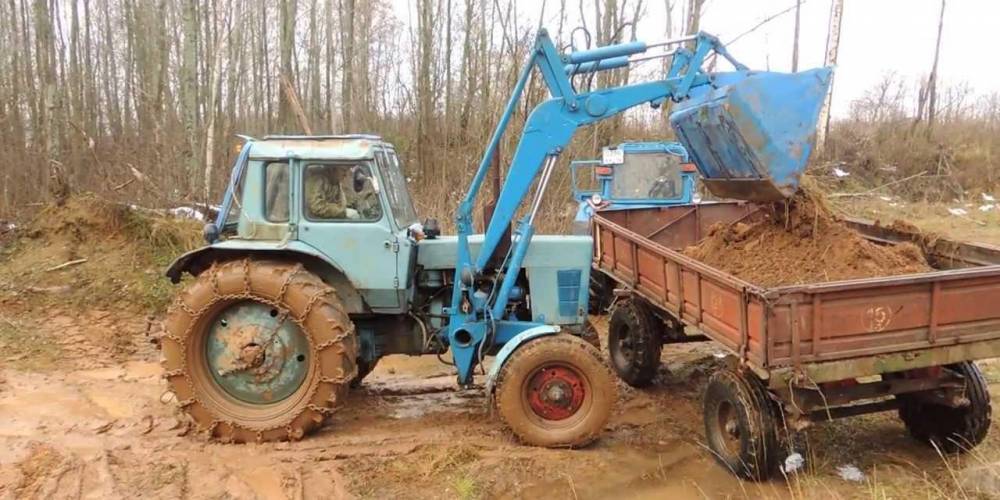 Глава сельсовета в Сибири украл трактор у своего села для оплаты учебы