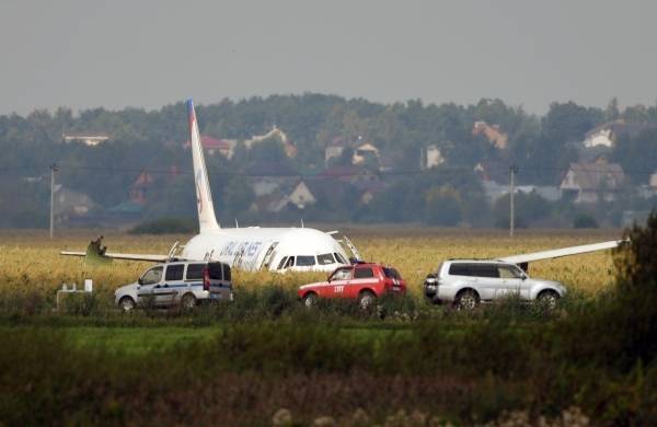 «Уральские авиалинии» начали выплаты пассажирам экстренно севшего в Подмосковье А321