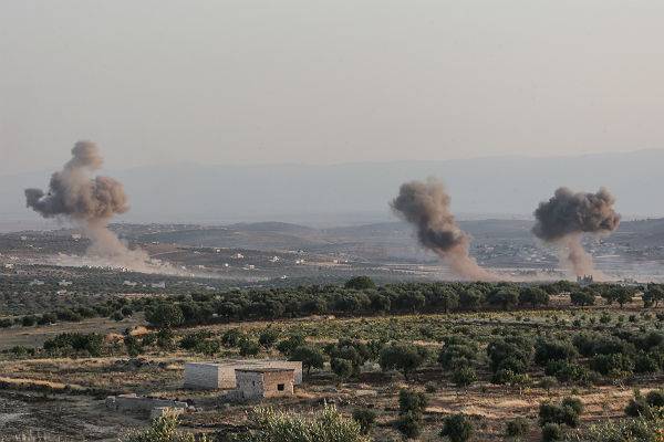 Сирийская авиация разбомбила турецкий конвой в Идлибе