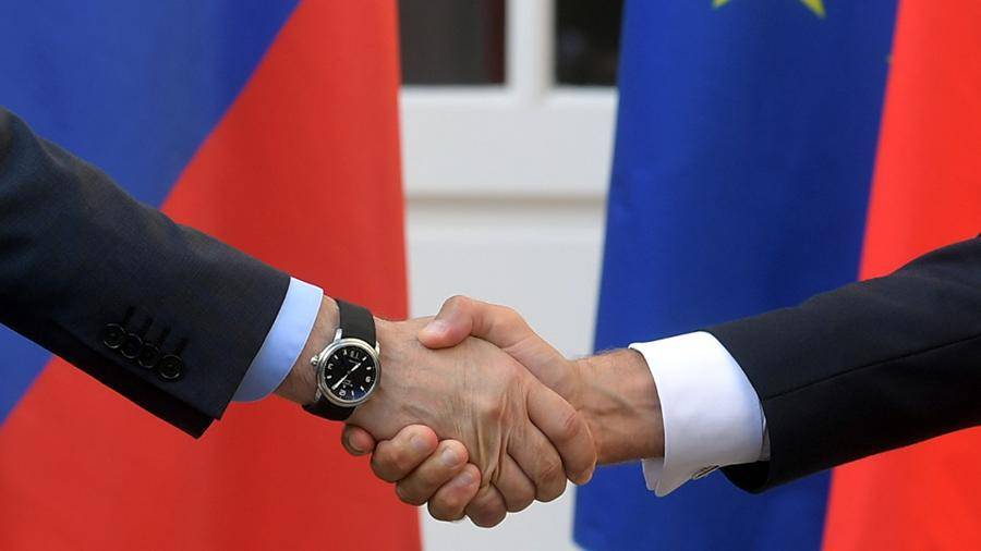 Евродепутат от Франции назвал бессмысленными санкции против РФ