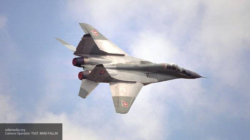 Спасатели обнаружили тело пилота, упавшего в Каспийское море МиГ-29 ВВС Азербайджана