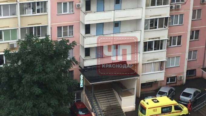 В Краснодаре погибла беременная женщина после падения с высотного здания