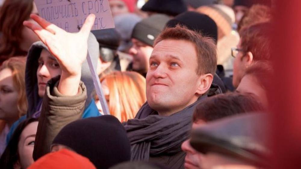 Навальный призывает героизировать нападавших на полицию провокаторов с незаконных митингов