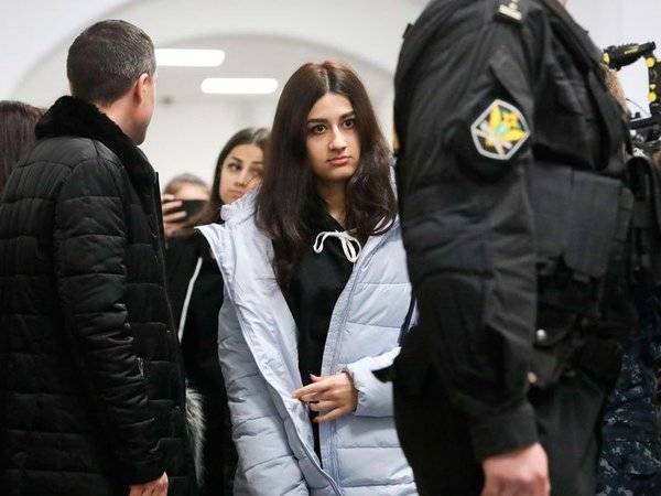 «Ъ»: следствие признало сестер Хачатурян жертвами собственного отца