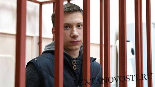 Отмазаться не получится: кидавшийся в полицейских бутылками Костенок отправится в тюрьму