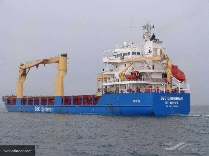 На борту танкера в Черном море от отравления скончались два моряка из Украины
