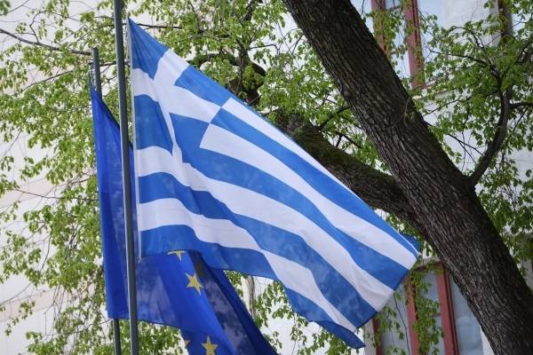 В посольстве подтвердили гибель двух граждан РФ при крушении вертолёта в Греции