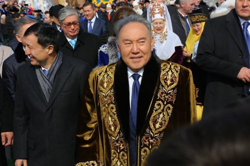 Экс-президент Назарбаев снял клип и самого себя