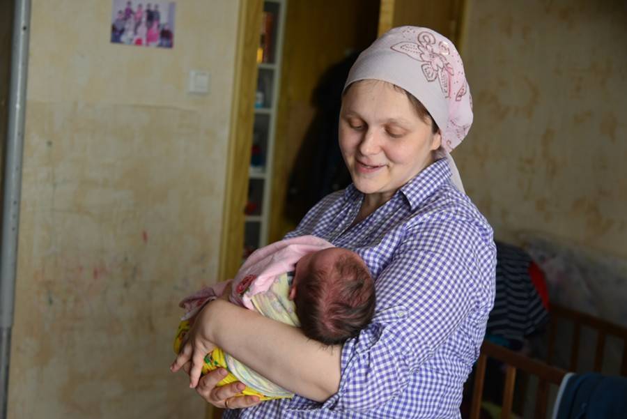 В Госдуме предложили снизить подоходный налог для многодетных матерей