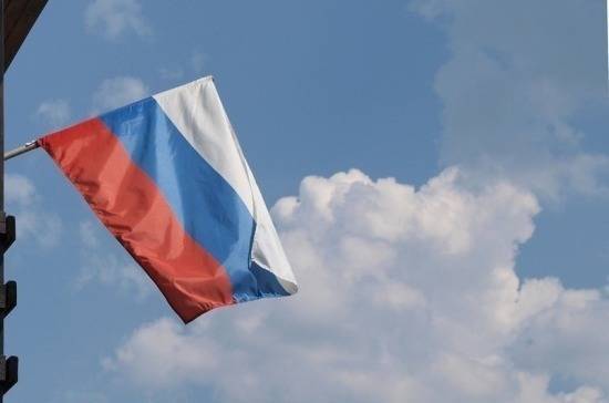 Опрос показал, насколько хорошо россияне знают государственную символику РФ