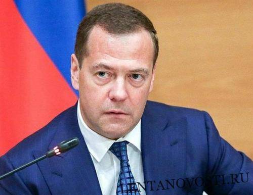 Медведев поручил к 30 сентября оценить идею о четырехдневной рабочей неделе