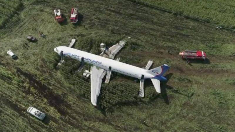 ﻿Самолет A321 уберут с места аварийной посадки 23 августа